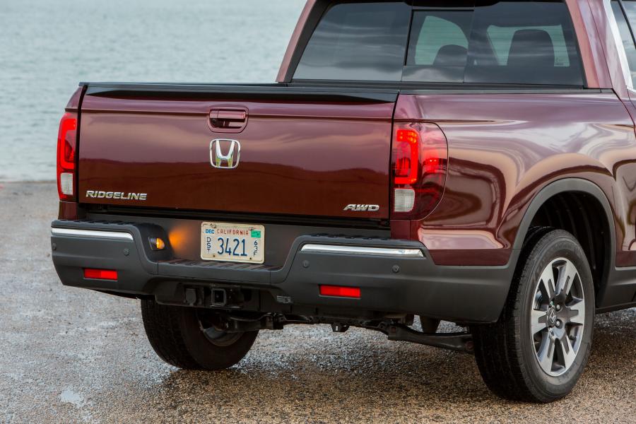 Детали экстерьера Honda Ridgeline 2016 года  (фото 8 из 40)